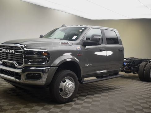 New 2026 RAM 5500 4x4 Crew Cab image 14