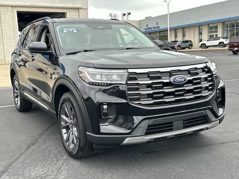 Used 2025 Ford Explorer Active w/ Active Comfort Package AWD/4WD image 2