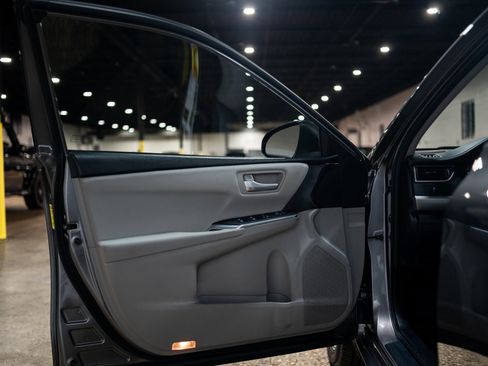 Used 2017 Toyota Camry SE image 26