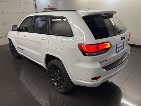 Used 2020 Jeep Grand Cherokee Altitude image 4