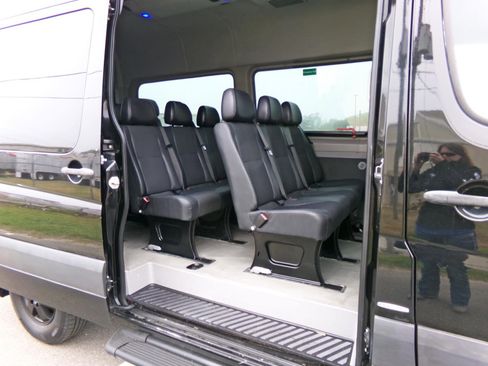 Used 2011 Mercedes-Benz Sprinter 2500 image 16