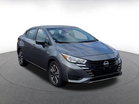 Used 2025 Nissan Versa SV image 3