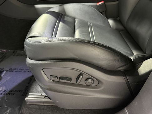 Used 2022 Porsche Cayenne image 24