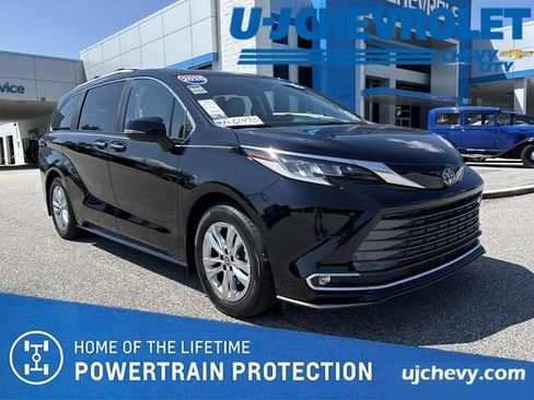 Used 2025 Toyota Sienna Limited AWD/4WD image 1