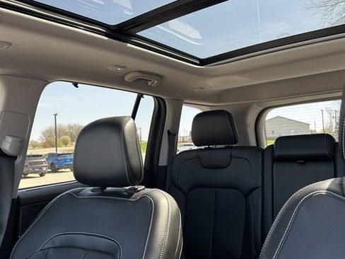 Used 2023 Jeep Grand Cherokee 4WD 4xe w/ Luxury Tech Group II image 15