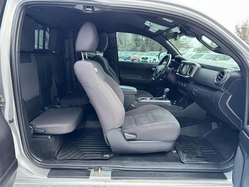 Used 2018 Toyota Tacoma TRD Sport w/ Technology Package image 19