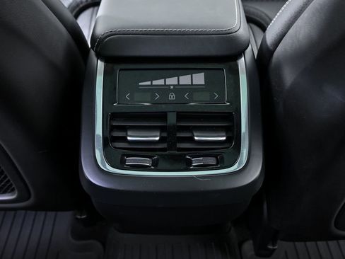 Certified 2024 Volvo XC60 B5 Ultimate w/ Protection Package Premier image 22