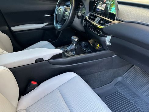 Certified 2023 Lexus UX 250h FWD w/ Accessory Package (Z1) image 17
