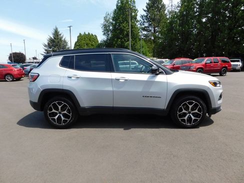 Used 2025 Jeep Compass Limited AWD/4WD image 19