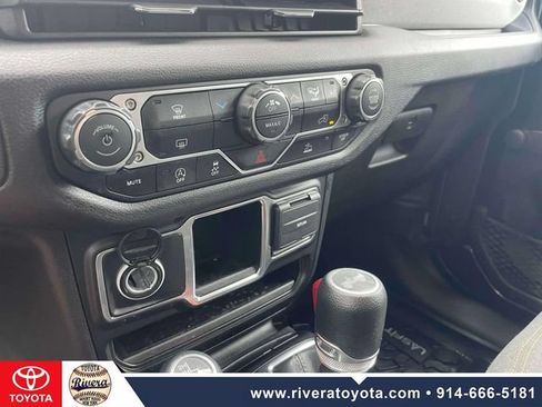 Used 2024 Jeep Wrangler Unlimited Sport AWD/4WD image 32