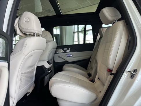 New 2026 Mercedes-Benz GLS 580 4MATIC image 32