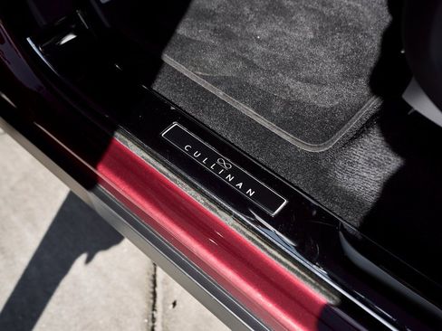 Used 2022 Rolls-Royce Cullinan Black Badge image 36