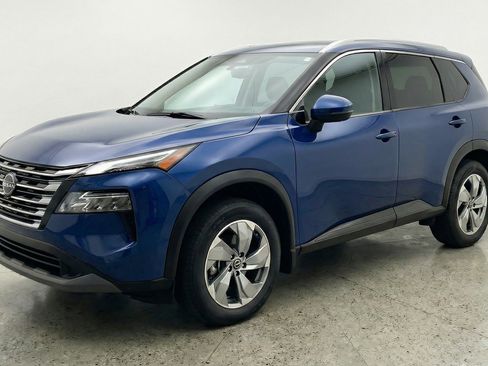 Used 2025 Nissan Rogue SV FWD image 3