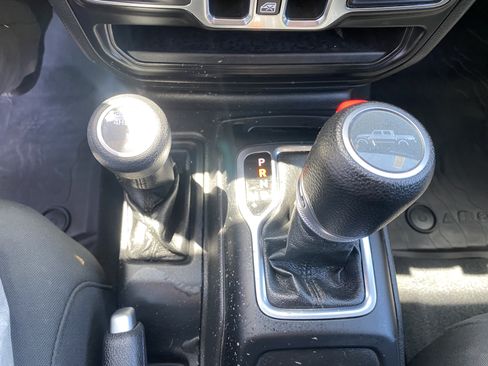 Used 2022 Jeep Gladiator Sport AWD/4WD image 34