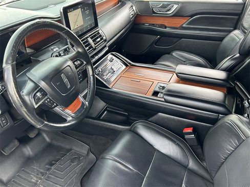 Used 2019 Lincoln Navigator Reserve image 19