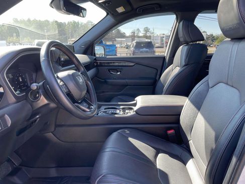 Certified 2025 Honda Pilot Black Edition image 11