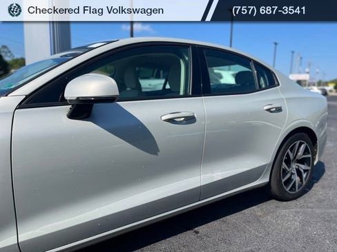 Used 2020 Volvo S60 T5 Momentum FWD image 7