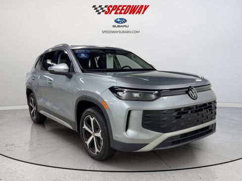 Certified 2025 Volkswagen Tiguan SE AWD/4WD image 2