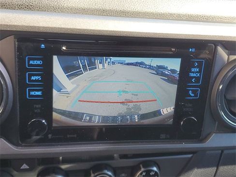 Used 2017 Toyota Tacoma TRD Off-Road image 15