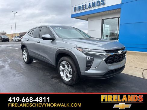 Certified 2024 Chevrolet Trax LS w/ LS Convenience Package image 1