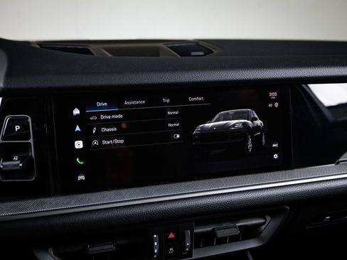 Certified 2026 Porsche Cayenne AWD/4WD image 18