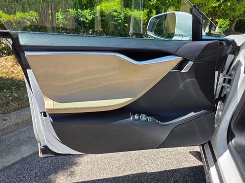 Used 2013 Tesla Model S image 9