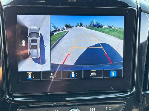 Used 2023 Chevrolet Traverse LT w/ Rear Camera Mirror Package AWD/4WD image 18