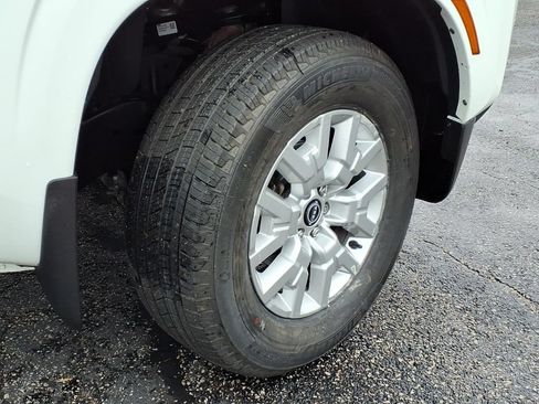 Certified 2023 Nissan Frontier SV w/ Tow Package AWD/4WD image 8