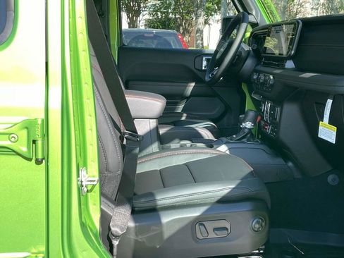 New 2025 Jeep Gladiator Rubicon image 32