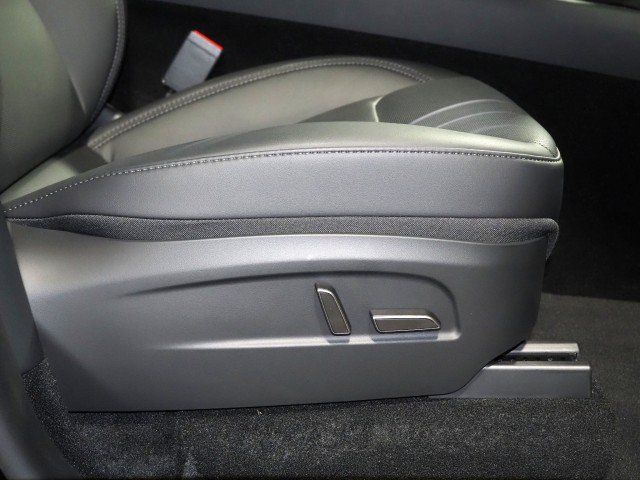 Used 2026 Tesla Model Y Long Range RWD image 69