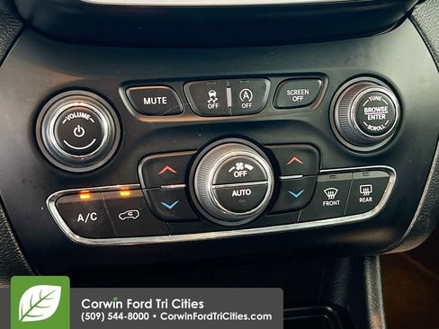 Used 2021 Jeep Cherokee Latitude Lux w/ Comfort/Convenience Group AWD/4WD image 9