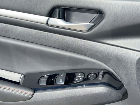 New 2025 Nissan Altima 2.5 SR image 22