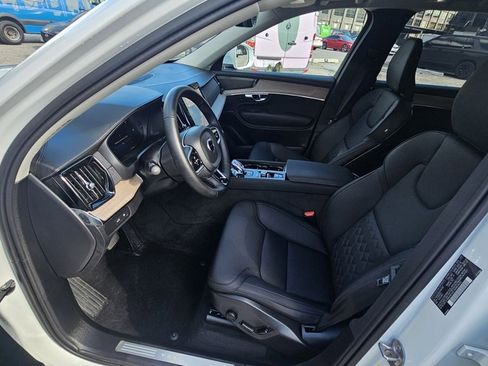Certified 2025 Volvo XC90 T8 Plus w/ Protection Package Premier image 17