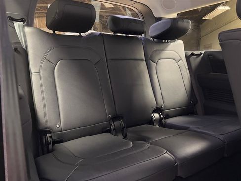 Used 2023 Land Rover Defender 130 SE image 44