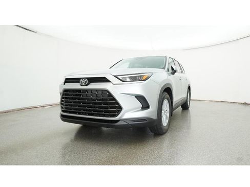 Used 2026 Toyota Grand Highlander XLE image 33