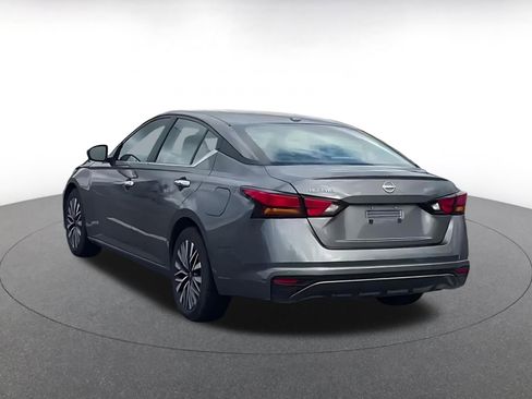 Used 2025 Nissan Altima 2.5 SV image 11