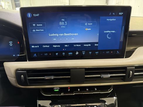 Used 2025 Lincoln Corsair Reserve w/ Equipment Group 202A AWD/4WD image 17