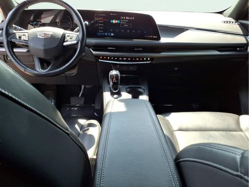 Used 2024 Cadillac XT4 Premium Luxury FWD image 13
