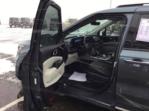 Used 2024 Kia Carnival SX image 11