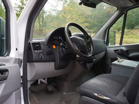 Used 2017 Mercedes-Benz Sprinter 2500 image 13
