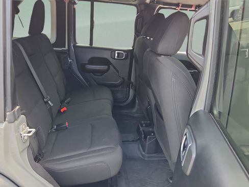 Used 2018 Jeep Wrangler Unlimited Sport S AWD/4WD image 14