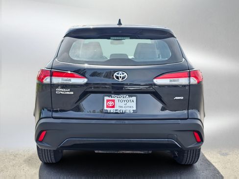 Used 2022 Toyota Corolla Cross L AWD/4WD image 4