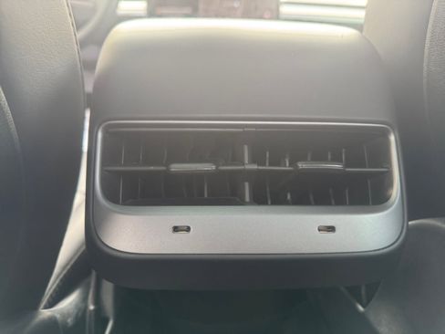 Used 2021 Tesla Model Y Long Range AWD/4WD image 23