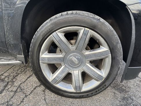 Used 2018 Cadillac Escalade ESV Luxury image 34