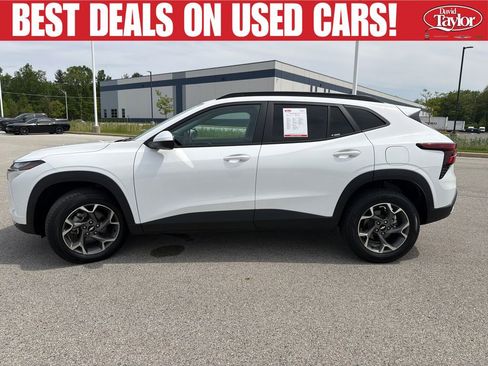 Used 2024 Chevrolet Trax LT w/ Driver Confidence Package FWD image 7