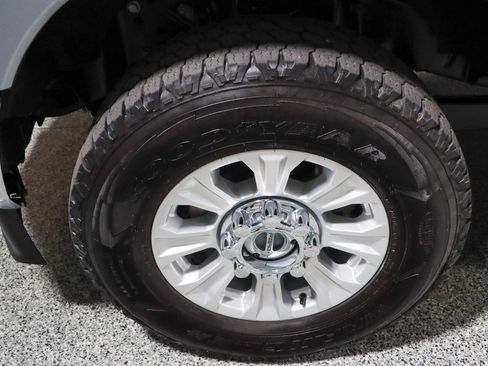 Used 2022 Ford F250 XLT w/ XLT Value Package AWD/4WD image 11