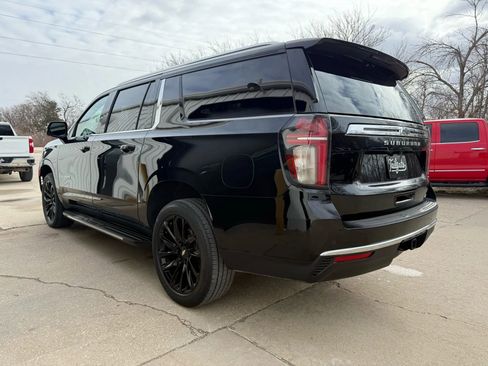 Used 2021 Chevrolet Suburban LT w/ LT Signature Package image 5