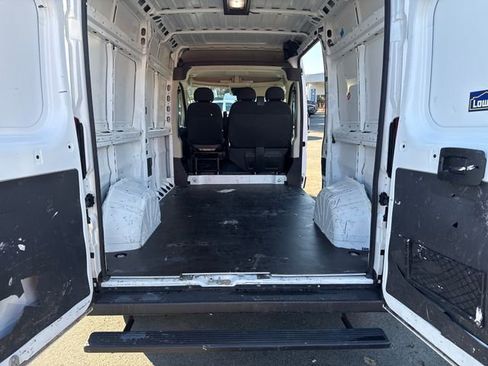 Used 2021 RAM ProMaster 2500 w/ Convenience Group FWD image 12
