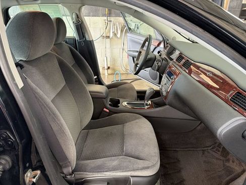Used 2009 Chevrolet Impala LT FWD image 22