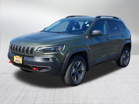Used 2020 Jeep Cherokee Trailhawk w/ Cold Weather Group AWD/4WD image 3
